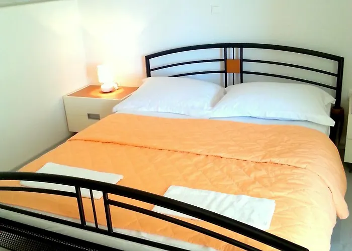 With Parking Space Seget Donji, - 18188 Appartement